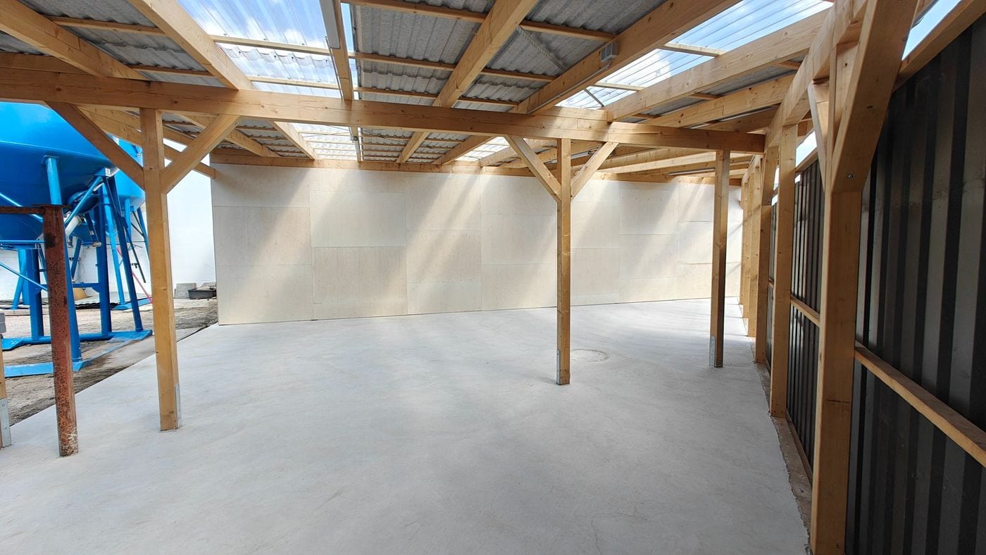 Gewerbehalle mit Holzbauarbeiten